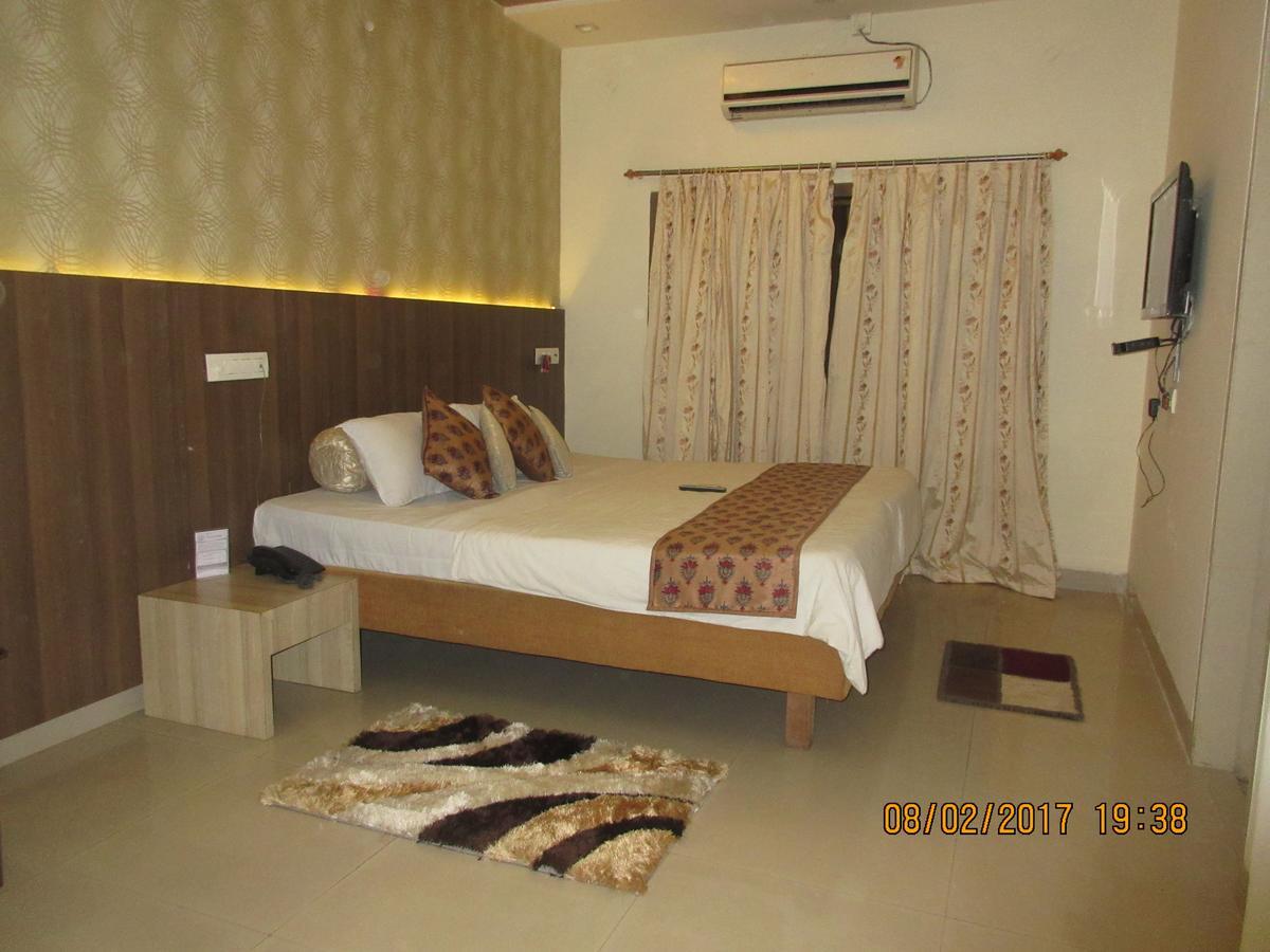 بانفيل Hotel Panchratna المظهر الخارجي الصورة