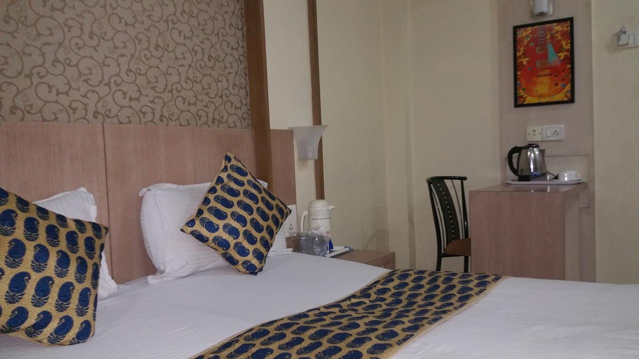 بانفيل Hotel Panchratna المظهر الخارجي الصورة